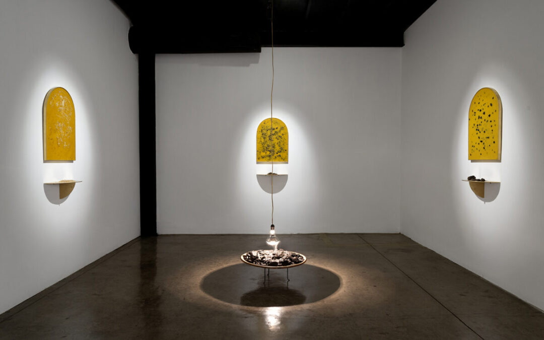 La dimensión sensorial sagrada de los olores: instalación de Karola Braga